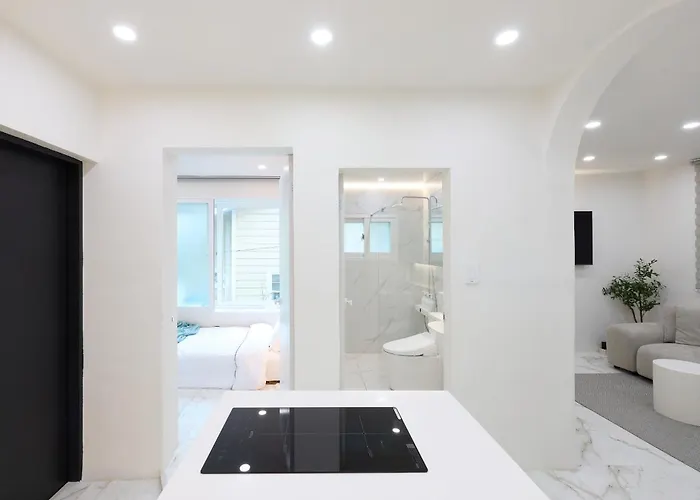 Beautiful Interior In Hongdae Area 2bedroom ゲストハウス ソウル特別市