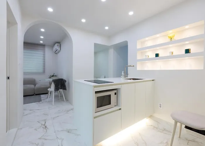 Beautiful Interior In Hongdae Area 2bedroom