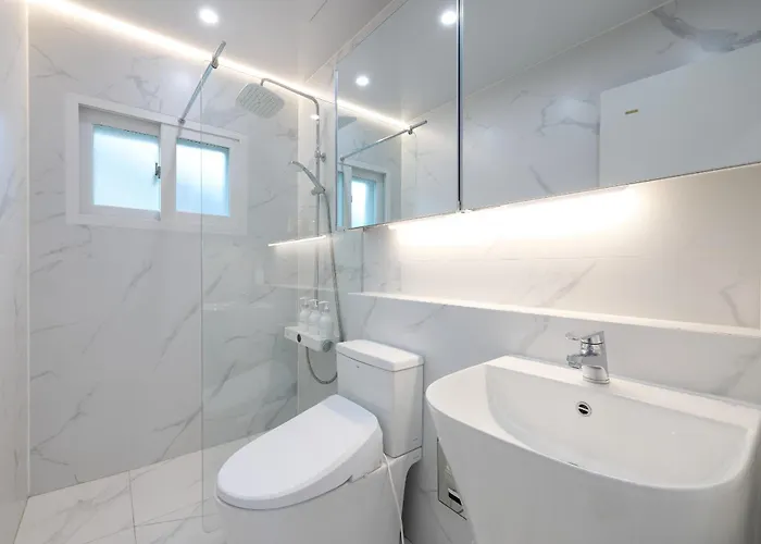 Beautiful Interior In Hongdae Area 2bedroom ゲストハウス 3*