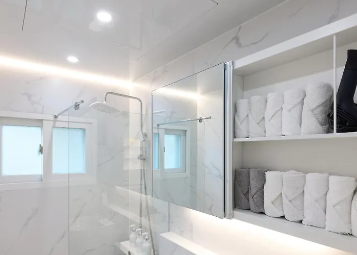 Beautiful Interior In Hongdae Area 2bedroom ゲストハウス 3*